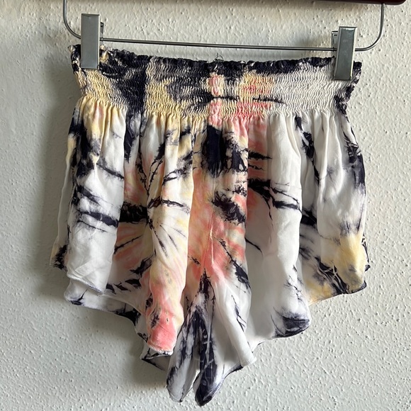 Blue Life beach bunny shorts - Picture 2 of 4